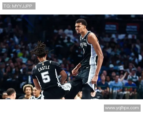 文班亚马场均20分10篮板3盖帽新秀表现超群引发关注