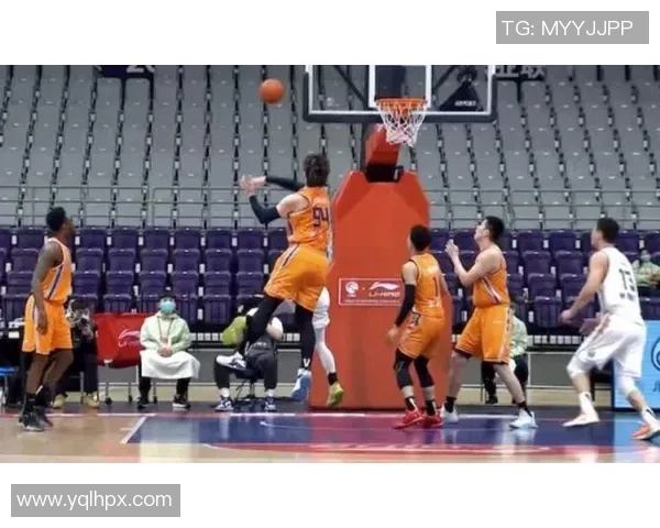 南京篮球队团队协作引发热议球迷对战术配合和球员表现展开激烈讨论 南京篮球队团队协作引发热议球迷对战术配合和球员表现展开激烈讨论